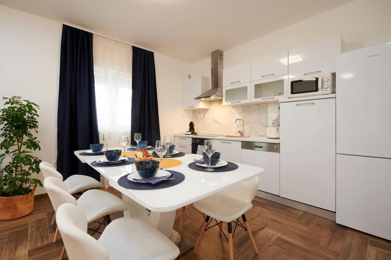 New 4* Apartman Zoa In Trogir Exteriör bild