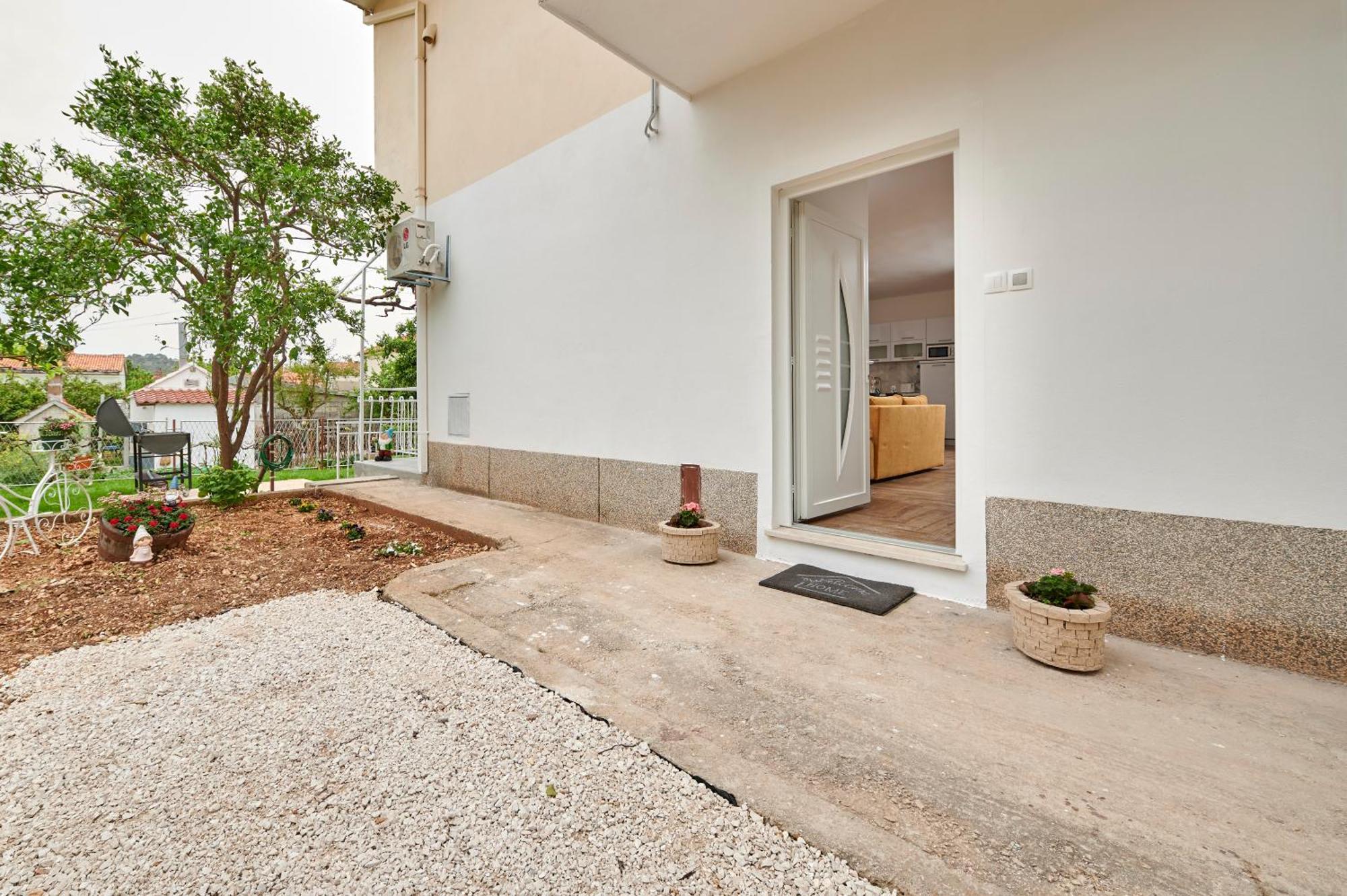 New 4* Apartman Zoa In Trogir Exteriör bild